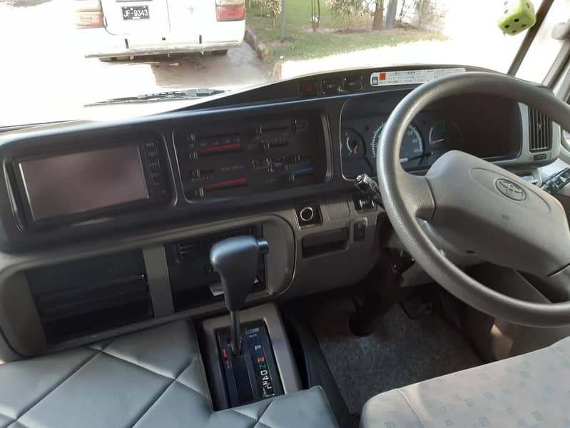 Rent A Bus, Hiace Grand Cabin, hiroof and Coaster for rent honda BRV 3