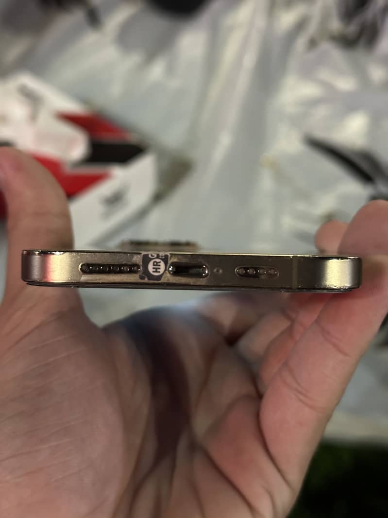 Iphone 12 pro max 4