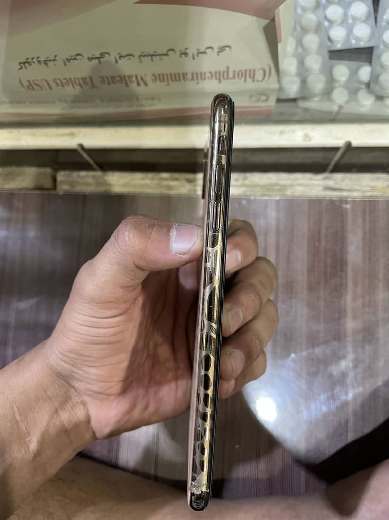 Iphone xs max non PTA 1