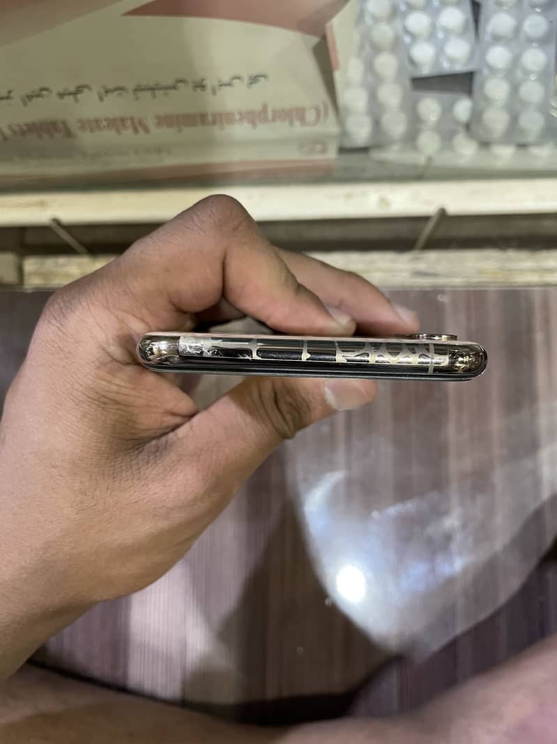 Iphone xs max non PTA 5