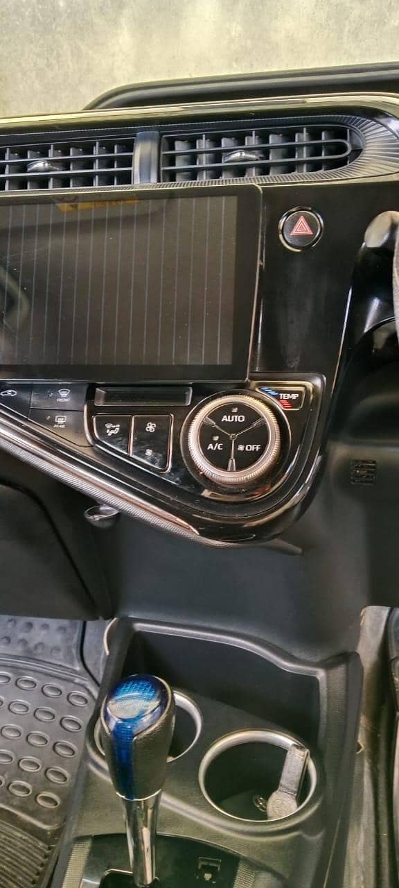 Toyota Aqua G 2018 10