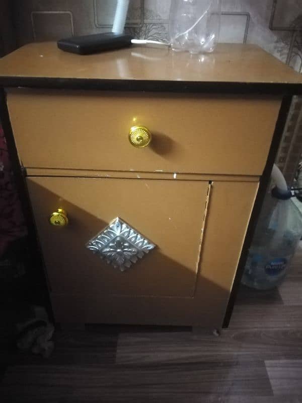 03097613778bed with 2 side tables agr mattres lena ho vo b hai hai 12k 3
