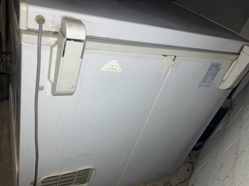 Deep Freezer DF-300P 1