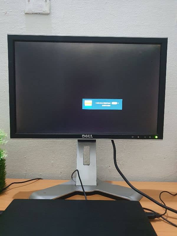 Dell 19 Inch LCD Monitor With Hydraulic Stand - 4 Way Movement 0