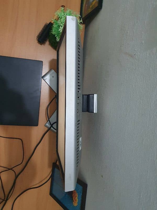 Dell 19 Inch LCD Monitor With Hydraulic Stand - 4 Way Movement 1