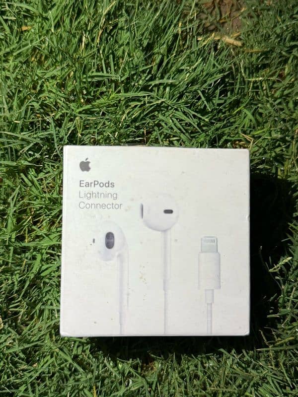 Apple Orignal  Earphones 0