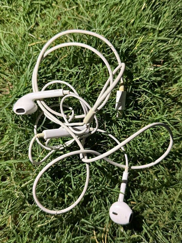 Apple Orignal  Earphones 2