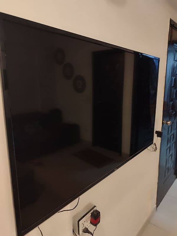 TCL 50" LED UHD TV 3