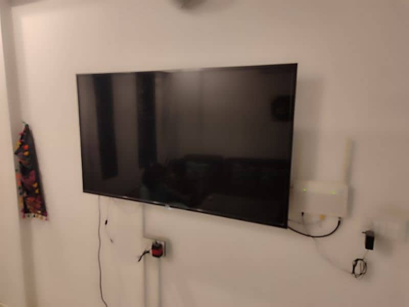 TCL 50" LED UHD TV 4