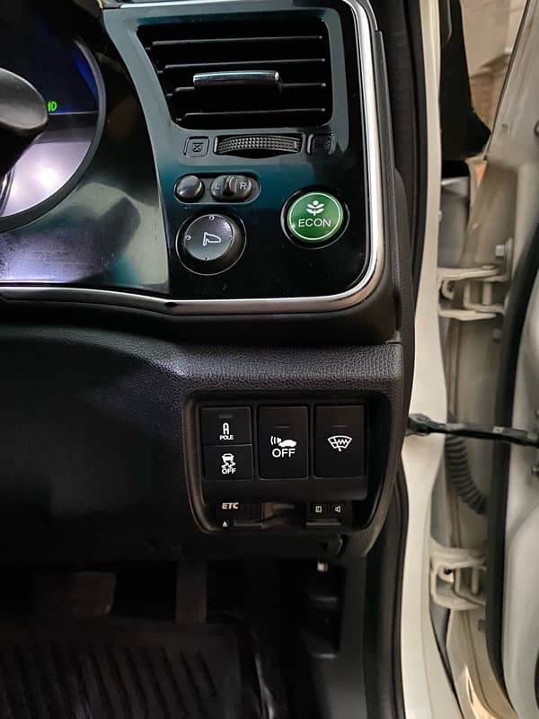 Honda Grace EX Hybrid Top Variant 2015-19 (Honda City 2024 Shape) 6