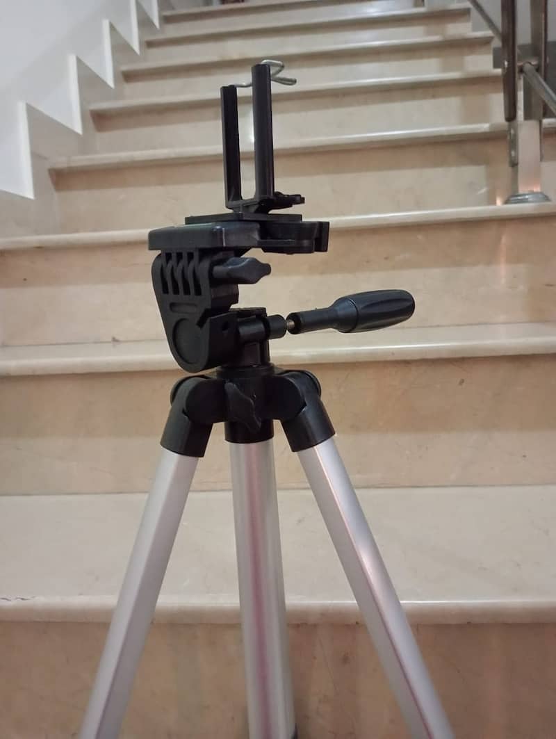 Tripod Stand 0