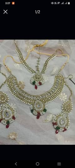kundan set hai 1 time used hai serious person contact krain plzz