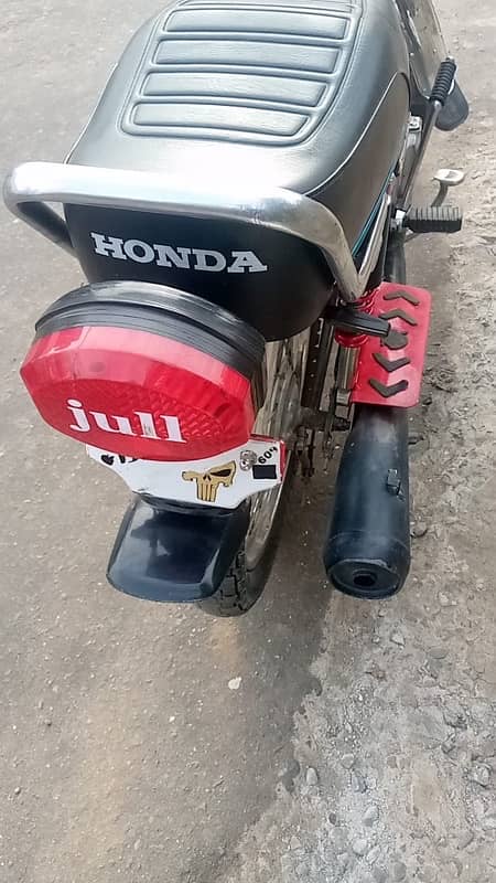 Honda 125 Genuine Tanki Tapay 3
