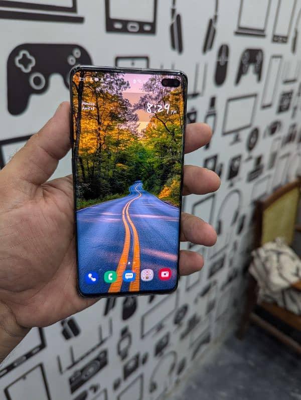 Samsung galaxy s10 plus 8/128 PTA 4