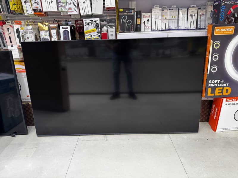 Samsung Au7000 65" Led TV 0