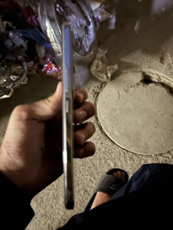 I am selling vivo Y200 brand new 0