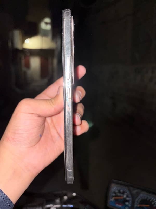 I am selling vivo Y200 brand new 3