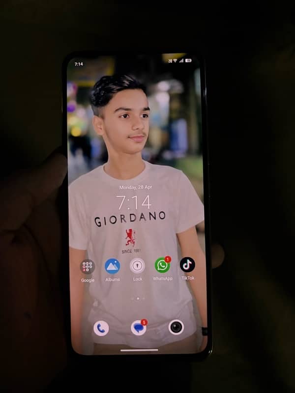 I am selling vivo Y200 brand new 5