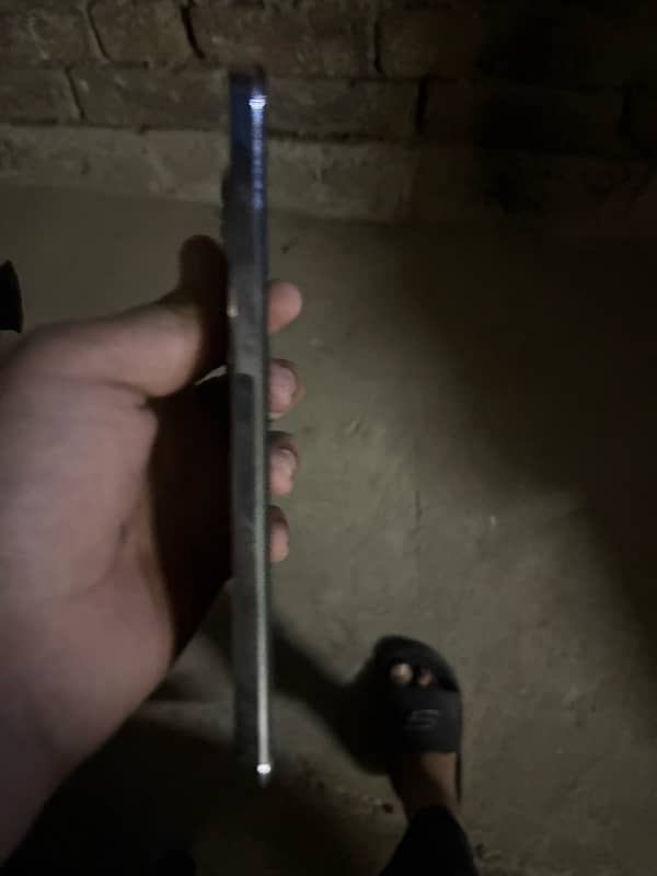 I am selling vivo Y200 brand new 7