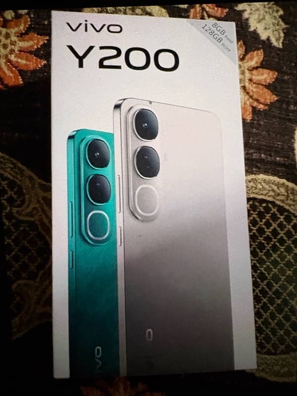 I am selling vivo Y200 brand new 8