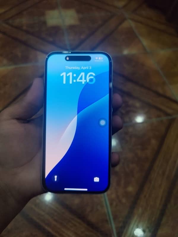 I am selling iPhone 16 10 by 10 100 health 128 gb  jv 6
