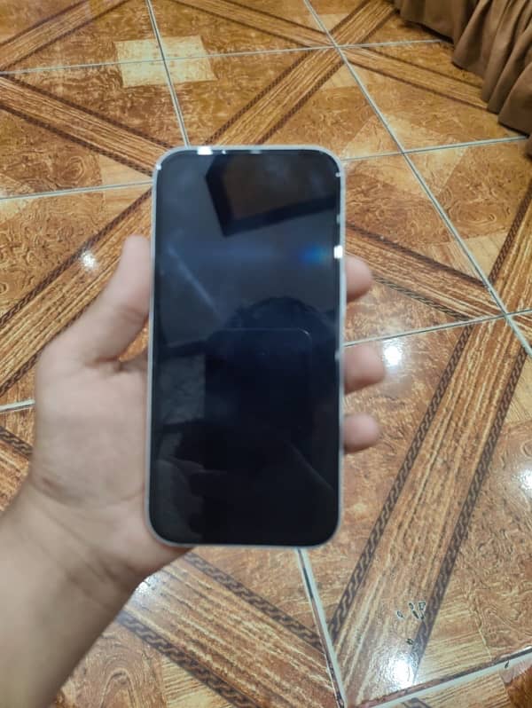 I am selling iPhone 16 10 by 10 100 health 128 gb  jv 9