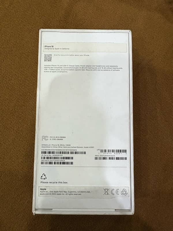 I am selling iPhone 16 10 by 10 100 health 128 gb  jv 11