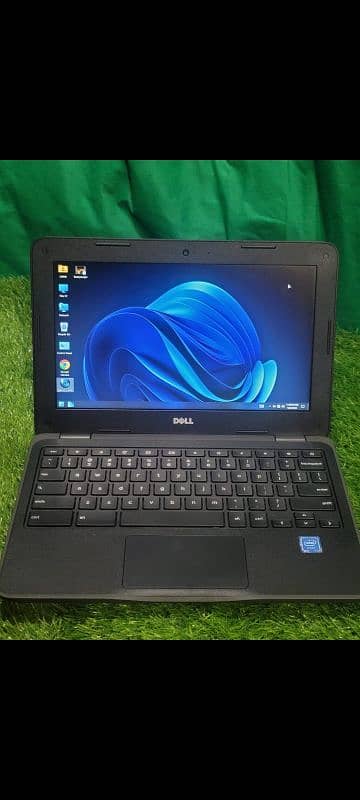 Dell 3180 chromebook windows 4/32 new condition 0