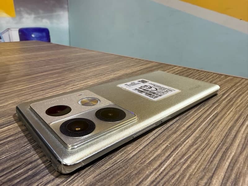 Infinix note 40 pro GR EDITION 0