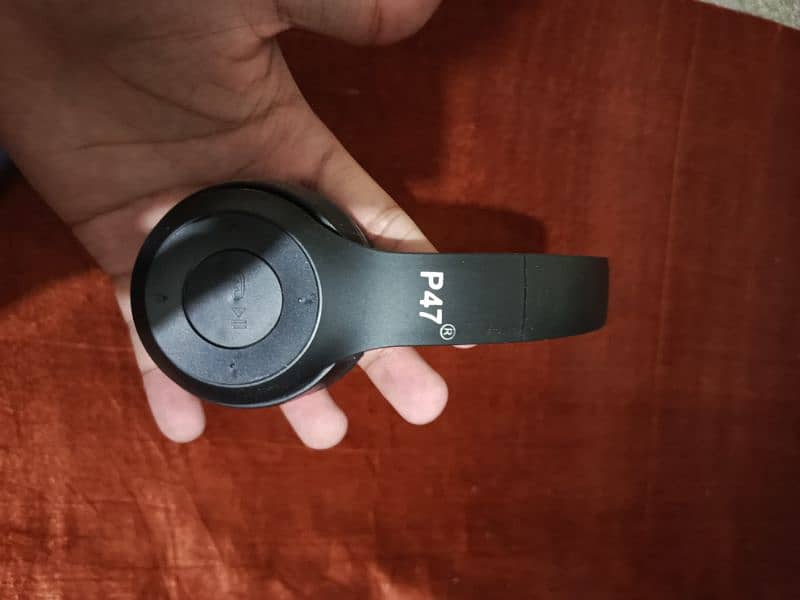 p47 headphones 1