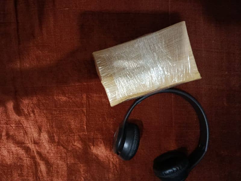 p47 headphones 2