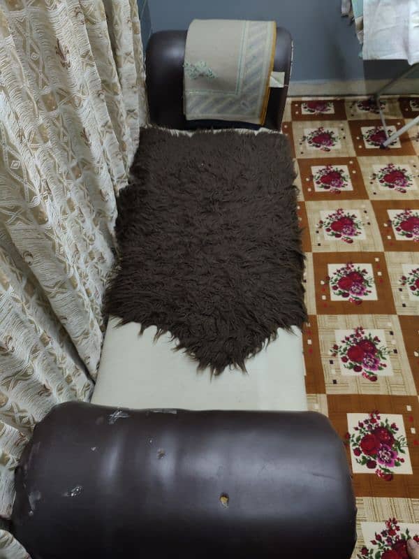Sethi available for sale in good condition 2