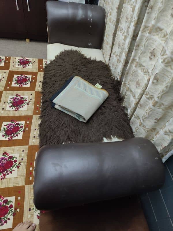 Sethi available for sale in good condition 3