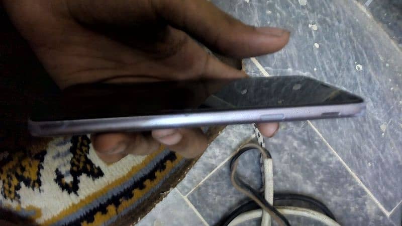 mobile ok hai pta approved hai koi fault nahi exchange possible hai 2