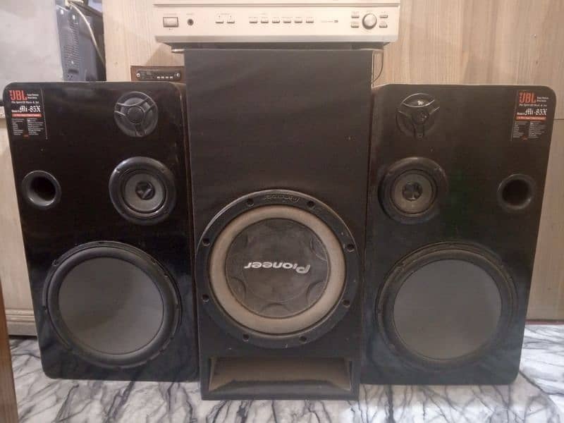 Floor shaking bass and  excellent sound system for urgent sale . 6