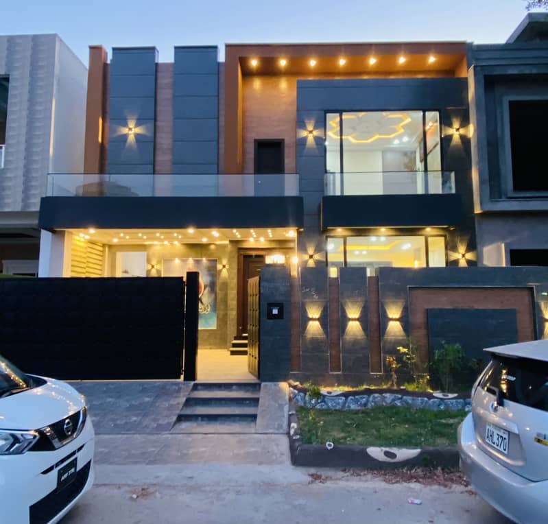 10 Marla Modern Facing Park House available For Sale in Block C! 0