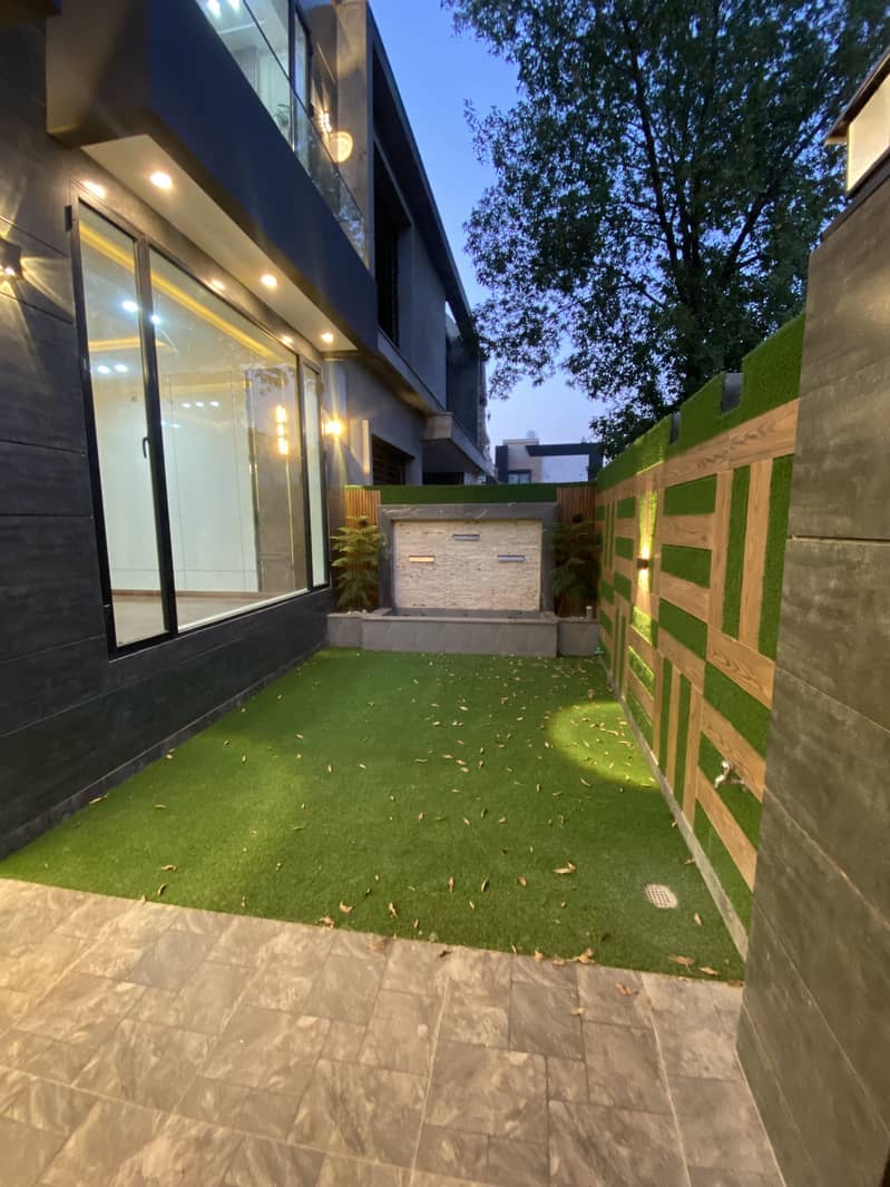 10 Marla Modern Facing Park House available For Sale in Block C! 3