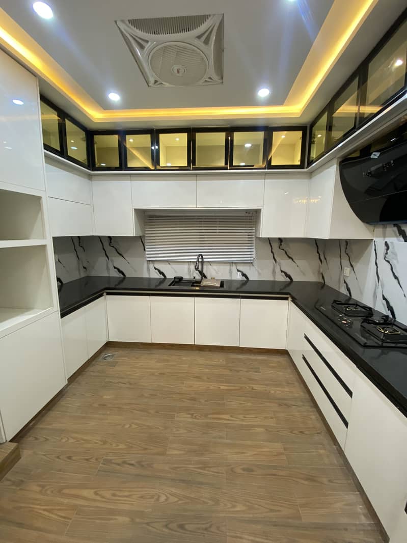 10 Marla Modern Facing Park House available For Sale in Block C! 5