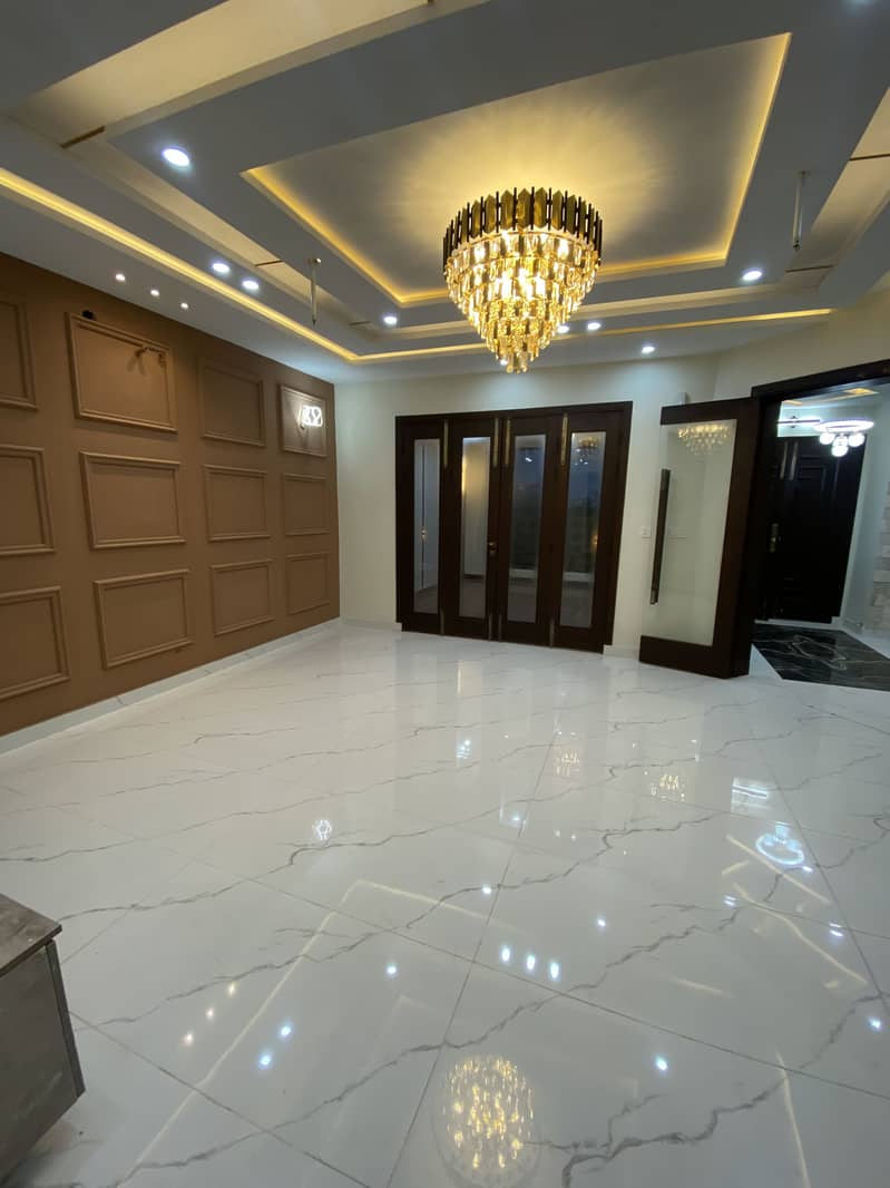 10 Marla Modern Facing Park House available For Sale in Block C! 8