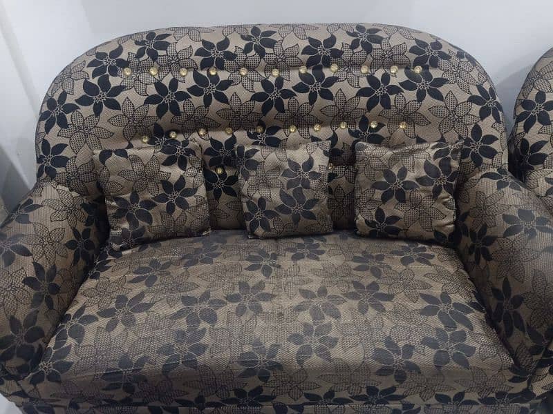 For sale sofa 1,2,3 Sets 1