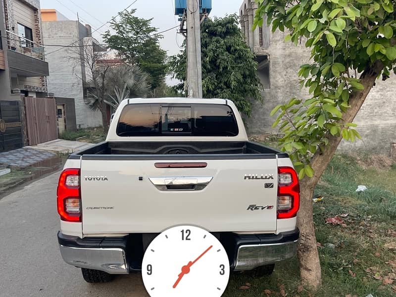 Toyota Hilux 2022 1
