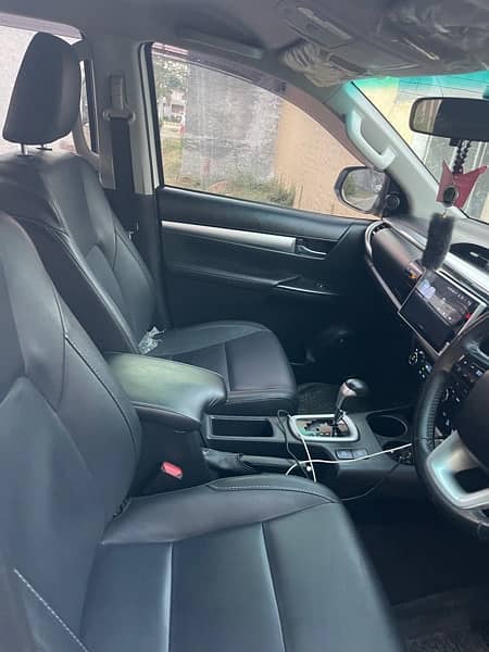 Toyota Hilux 2022 3