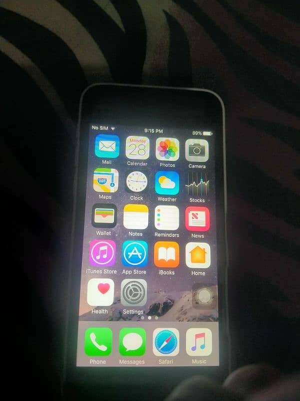 i phone 5c version 11 . . . . 03234645877 2