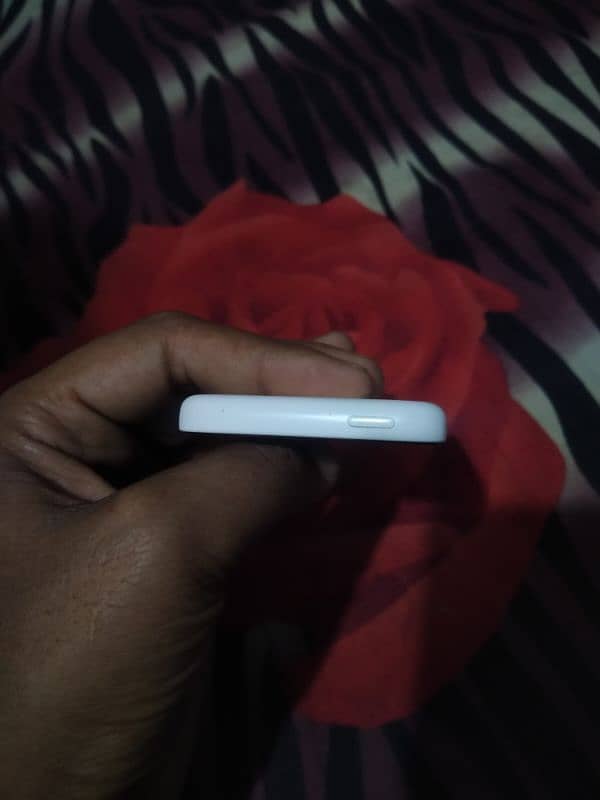 i phone 5c version 11 . . . . 03234645877 4