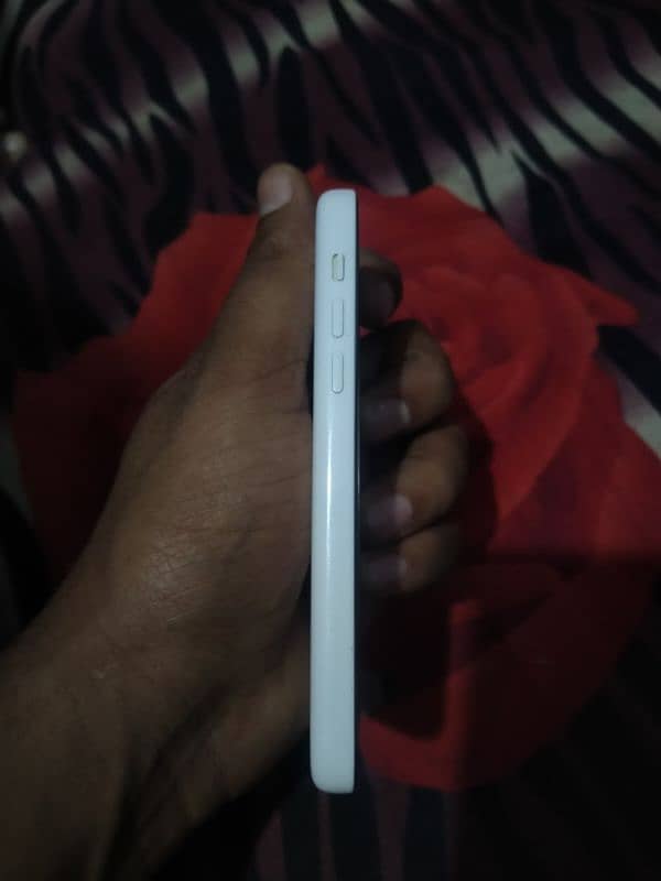 i phone 5c version 11 . . . . 03234645877 6