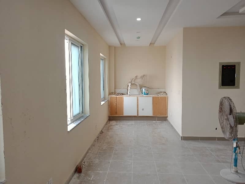 08 MARLA OFFICE BRAND NEW FIRST FLOOR WITH ELEVATOR 8