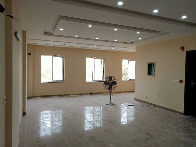 08 MARLA OFFICE BRAND NEW FIRST FLOOR WITH ELEVATOR 11