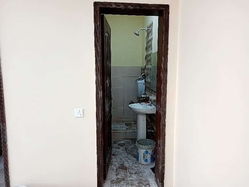 08 MARLA OFFICE BRAND NEW FIRST FLOOR WITH ELEVATOR 22