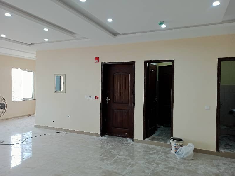 08 MARLA OFFICE BRAND NEW FIRST FLOOR WITH ELEVATOR 29