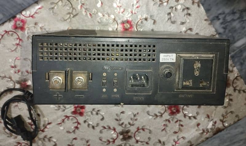 UPS 20A 800W-1000W 1